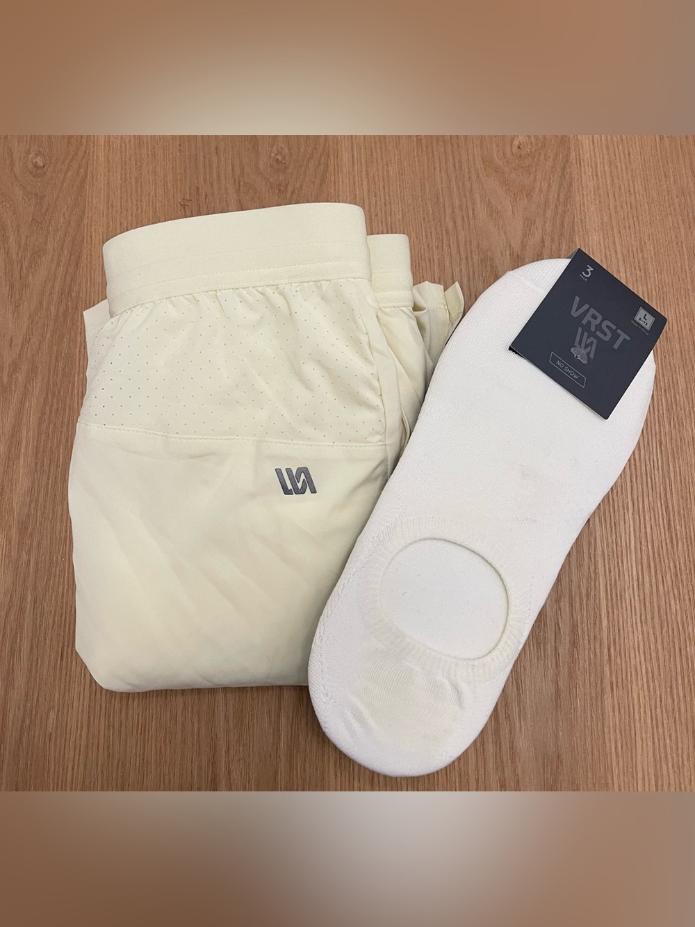 VRST Men's 5" Accelerate Lined Running Shorts XXL & 3Pk. No Show Socks L